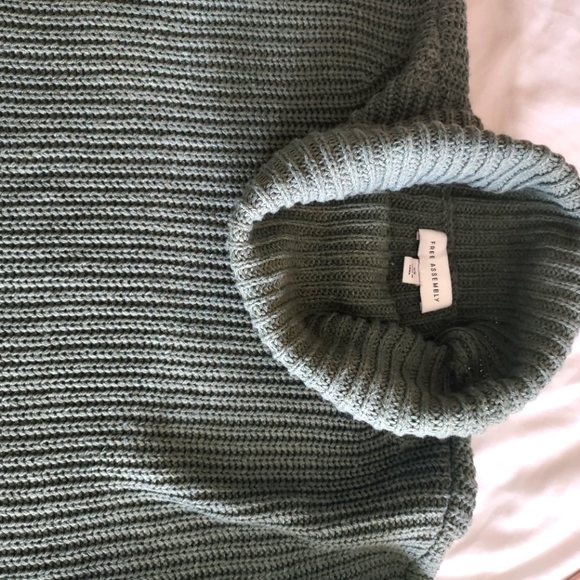 Sweaters - Picture 3 of 3